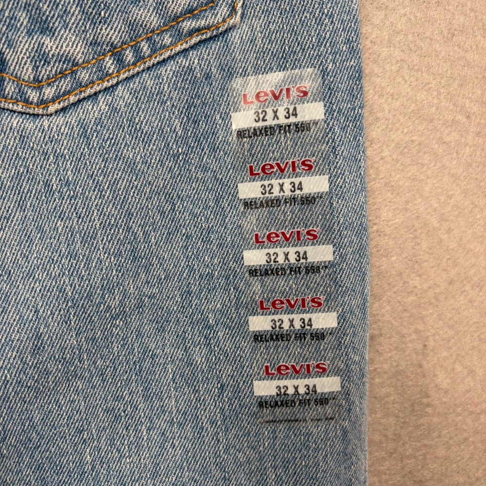 Levis 550 Relaxed Fit Tapered Leg Jeans Mens 32x34 Light Stonewash Blue - Picture 11 of 14